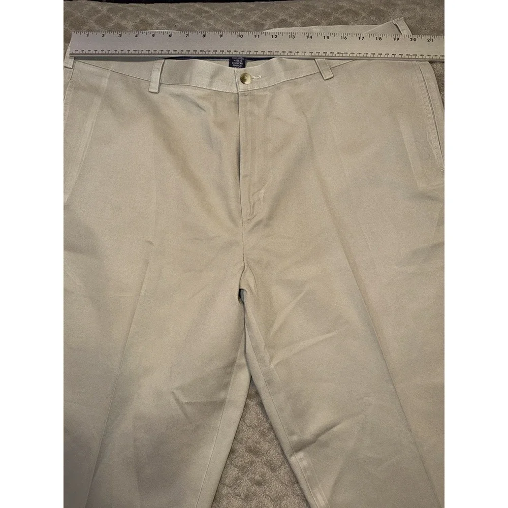 Izod Chinos Men's Khaki Pants Size 42x32 Straight Fit Excellent Condition